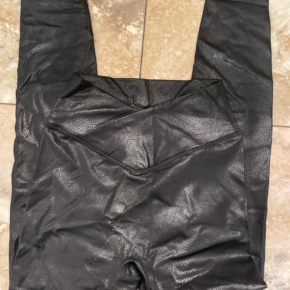 NWOT Buffbunny Viper Black Dragon Leggings